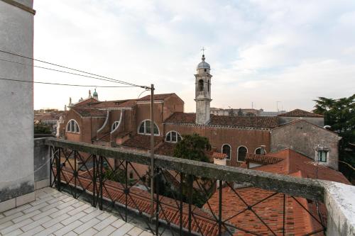 Venice Lance with Lift, 2 minutes walk from the train station