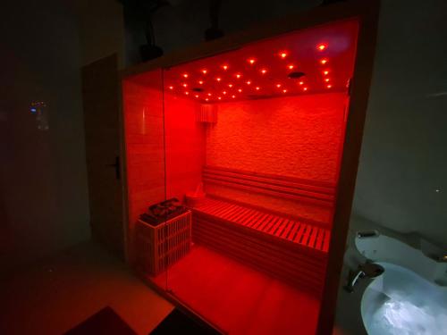 Sauna, Capsule Egypte - Jacuzzi - Sauna - Billard - Netflix & Home cinéma - Nintendo switch & jeu - (Capsule Egypte - Jacuzzi - Sauna - Billard - Netflix & Home cinema - Nintendo switch & jeu -) in Ennetieres-en-Weppes (Nord-Pas-de-Calais)