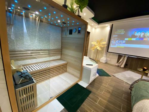 Sauna, Capsule Egypte - Jacuzzi - Sauna - Billard - Netflix & Home cinéma - Nintendo switch & jeu - (Capsule Egypte - Jacuzzi - Sauna - Billard - Netflix & Home cinema - Nintendo switch & jeu -) in Ennetieres-en-Weppes (Nord-Pas-de-Calais)