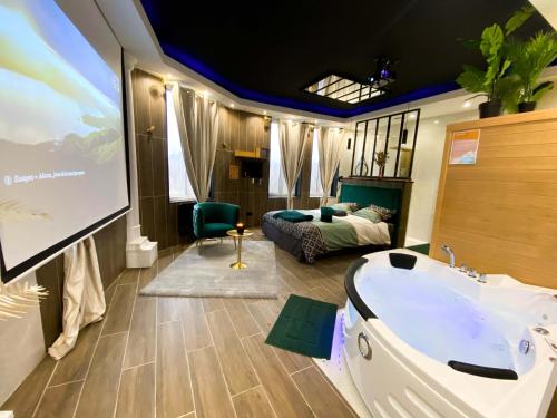 Karstais baseins, Capsule Egypte - Jacuzzi - Sauna - Billard - Netflix & Home cinéma - Nintendo switch & jeu - (Capsule Egypte - Jacuzzi - Sauna - Billard - Netflix & Home cinema - Nintendo switch & jeu -) in Ennetieres-en-Weppes (Nord-Pas-de-Calais)