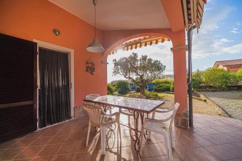 Villa Doddy nei pressi di Barbarossa in Porto Azzurro