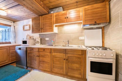 مطبخ, Hochfügenblick-ski- und Wanderhütte (Hochfugenblick-ski- und Wanderhutte) in Hochfugen