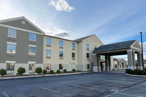 Wingate by Wyndham Clearfield - Hotel