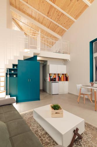 Dimi Luxurious Suites - image 9