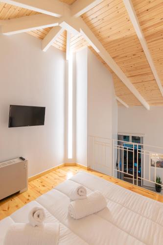 Dimi Luxurious Suites - image 6