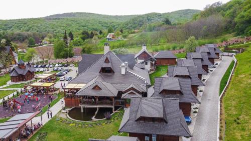 Etno hotel Vrdnička kula - image 11