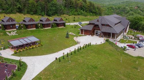 Etno hotel Vrdnička kula - image 2