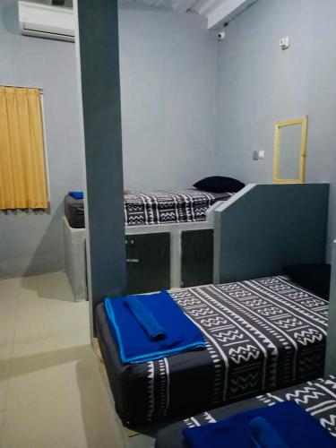 5 twin beds