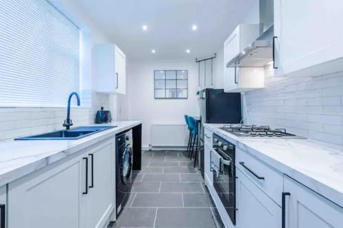 Brand New 3 Bedroom House Manchester gîte à louer Clayton Lodge Hotel