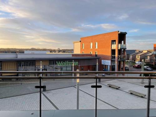 Roseview Luxury 2-Bed Apartment with Huge Balcony
