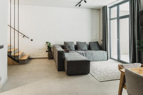 Apartment with Mountain View