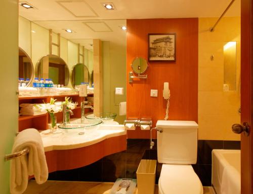 Bathroom, GUO JI YI YUAN HOTEL in Wangfujing Street & Forbidden City