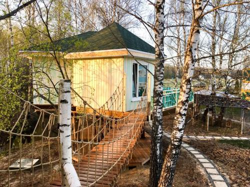House on the Tree - image 3