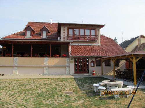 Tavi-feszek Fogado in Bank