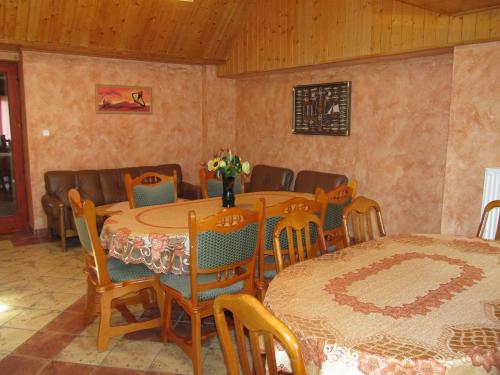 Tavi-feszek Fogado in Bank