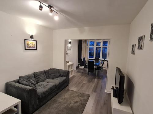 Cranes Park, New entire 3 bed semi, contractors, NEC, City gîte à louer Sheldon