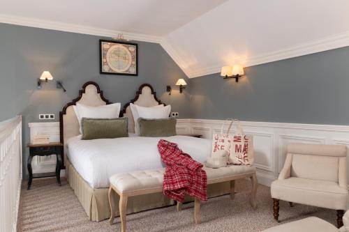1 queen bed, 1 sofa bed