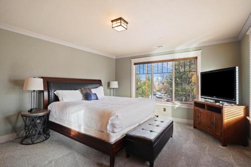 Craftsman style Awbrey Home in Bend, USA