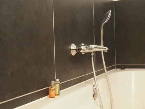 Bathroom, Mooi en ruim: zolder van Boerderij ’t Spoel in Culemborg