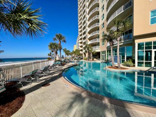 Aqua Resort, Direct Beachfront Condo, Sleeps 8, Walk to Pier Park