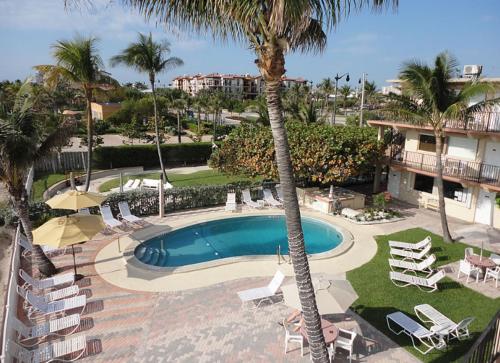 BREEZY BEACHFRONT PENTHOUSE WithPRIVATE BALCONY condo