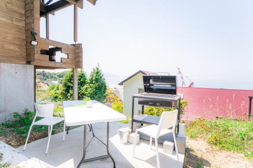 Awaji Seaside Log house in Goshiki