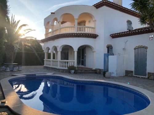  Villa Michelle, Unterkunft in Hospitalet de lInfant