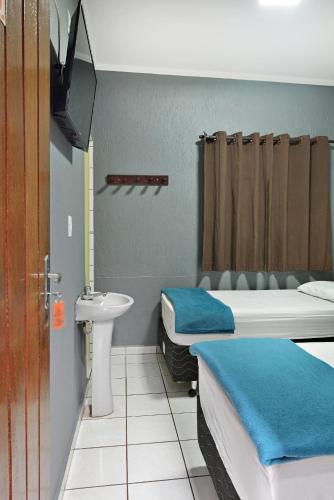 Double or Twin Room image 10