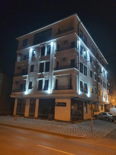 Зовнішній вигляд готелю, Zara 1 Apartman in Біеліна