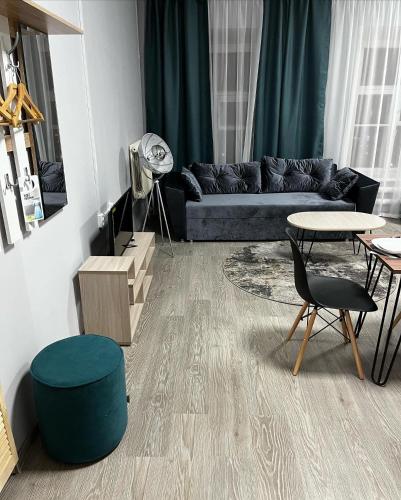 Подворье near Lenin sírja