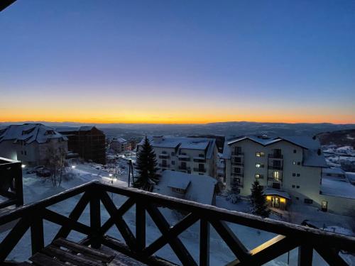 Balkong/terasse, Leilighet i Čajetina på 37 kvm, med 2 soverom, 1 bad (PANO Kopaonik Panorama) in Kopaonik
