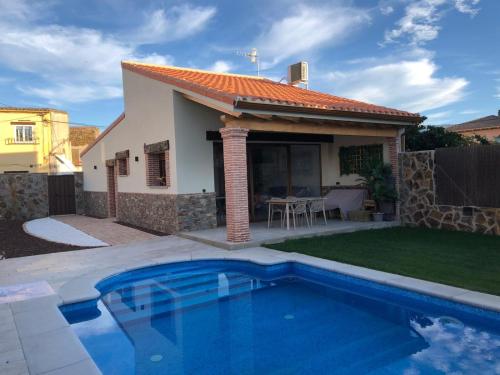  Acogedora casa rural con piscina particularBarlow, Pension in Abadía bei Gargantilla