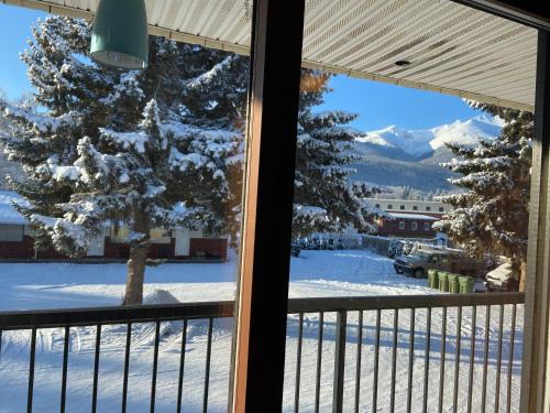 منظر, Mountain View Motel in Smithers