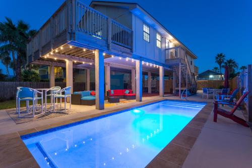 House of Neptune Steps from the sea and private pool