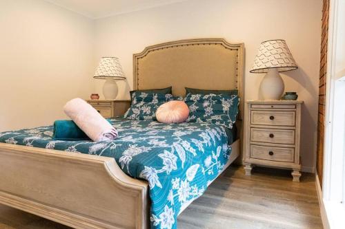 . Glenfern English Cottage, historic and elegant, individual Self-Contained Apartment plus breakfast