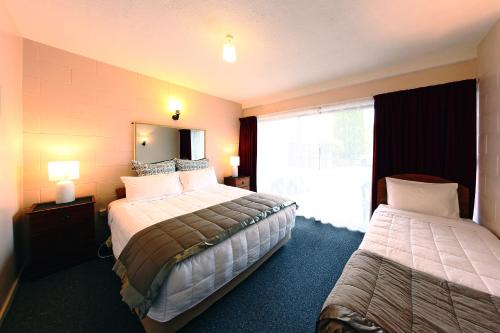 289 มิดเวย์ โมเต็ล (289 Midway Motel) in โออามารุ