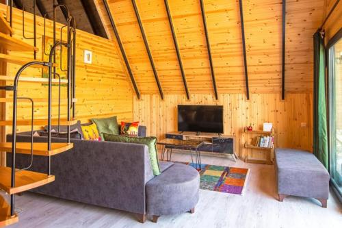 TINY HOUSE