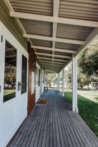 ทางเข้า, Mountford Cottage in เมตุง