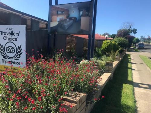 Garden, Jumbuck Motor Inn in Tenterfield
