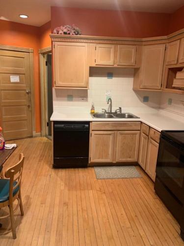 Hollywood Rentals LLC - image 5