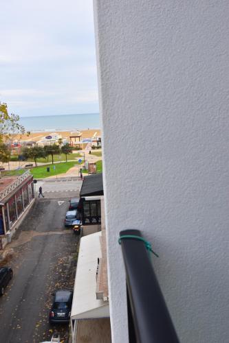 Deluxe Double Room with Side Sea View image 8