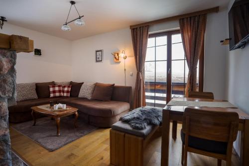 Apartment with Mountain View