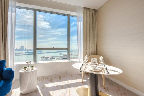 Radiant Studio at The Palm Tower Palm Jumeirah by Deluxe Holiday Homes