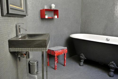 Bilik Mandi, Little Palace in Nice