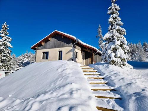 Chalet de charme avec terrasse, jardin et sauna extérieur - Chapelle-des-Bois