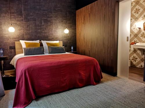 1 queen bed, 2 twin beds