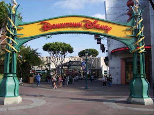 Goldstar mansion short drive to Disneyland, beautiful beaches
