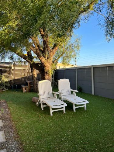 4bedroom spacious Trendy home within Century City 15mins from the airport