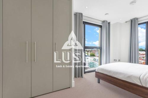 Picture of Lush Apartment Opposite London Designer Outlet