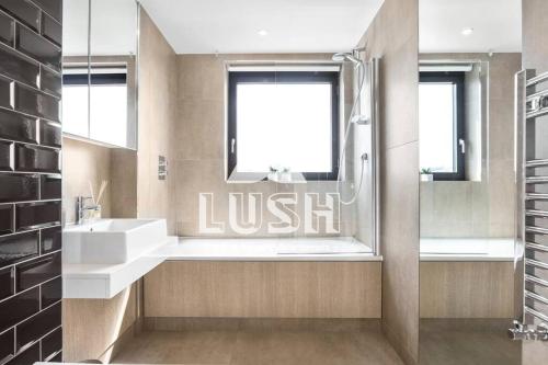 Picture of Lush Apartment Opposite London Designer Outlet